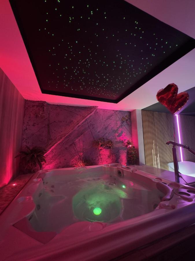Les Secrets Rooms - Bonneval - Love Room - Spa Et Hammam Privatif ภายนอก รูปภาพ