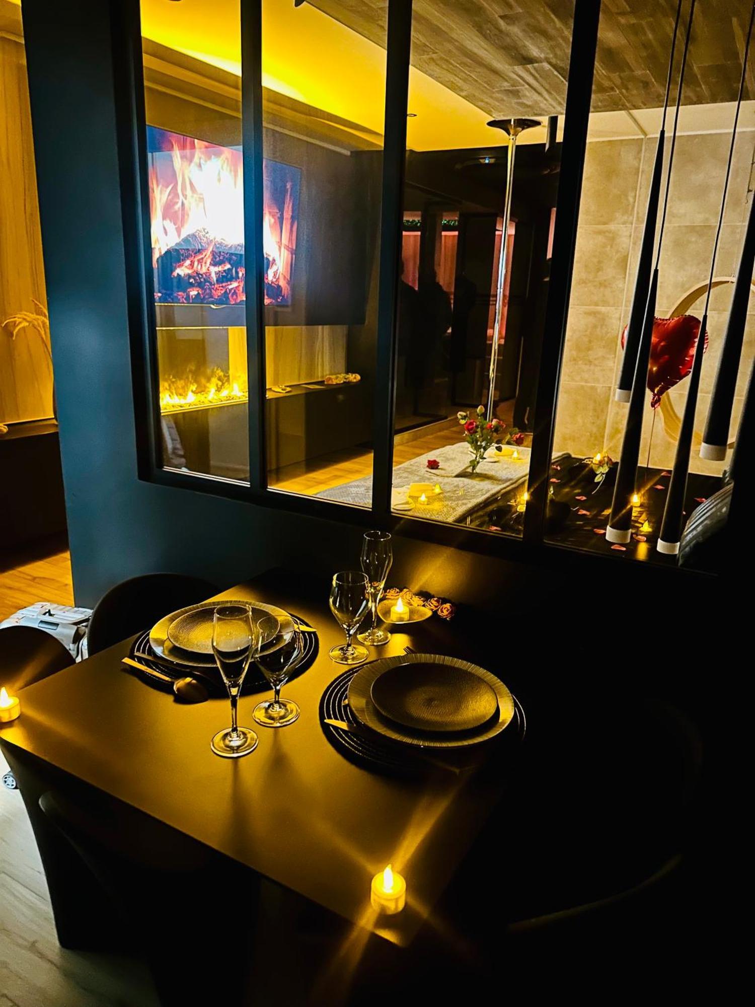 Les Secrets Rooms - Bonneval - Love Room - Spa Et Hammam Privatif ภายนอก รูปภาพ